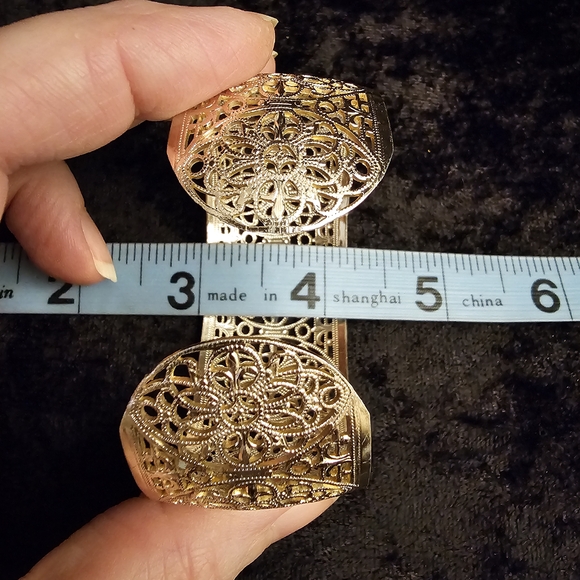 Vintage Lightweight Silver Tone Filigree Cuff - Picture 6 of 6